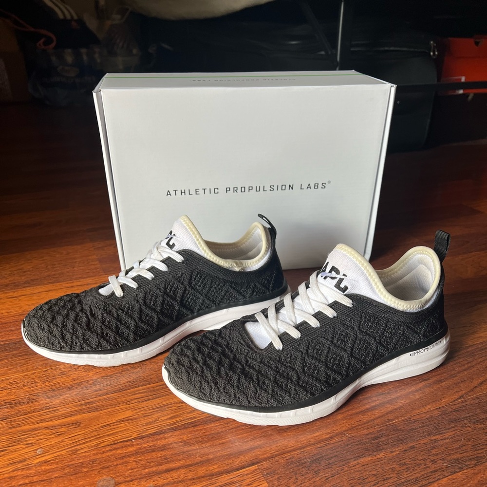 APL Women’s TechLoom Phantom black/white shoes
